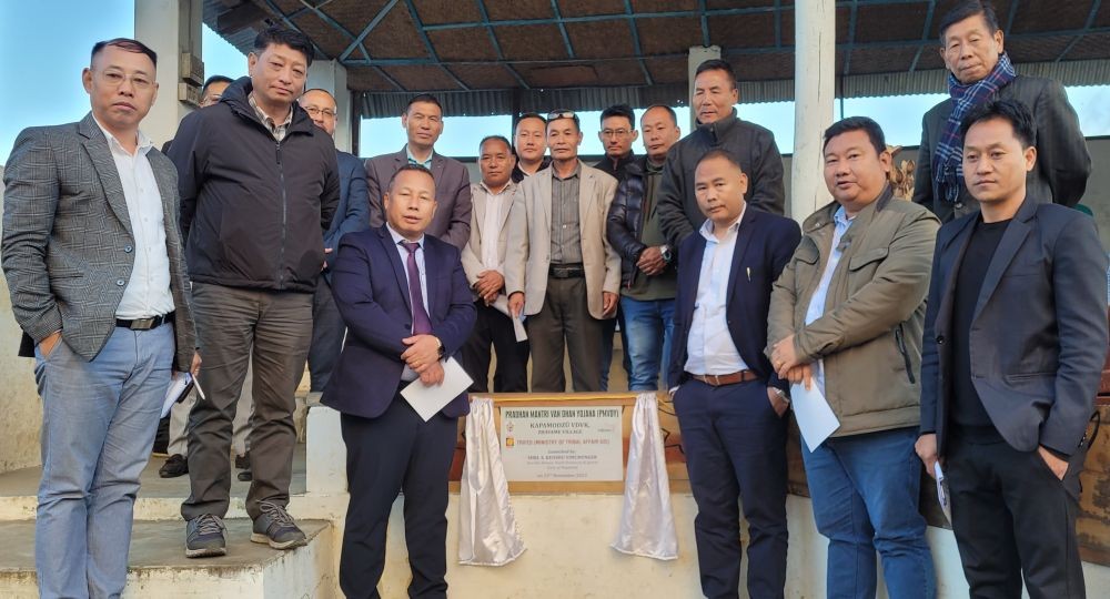 Youth Resources & Sports Advisor Keoshu Yimchunger with others during the launching of Kapamodzü VDVK on November 23. (Morung Photo)